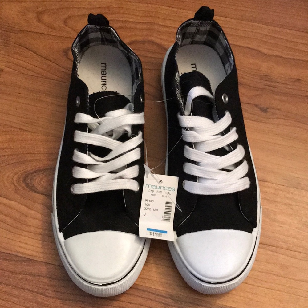 Maurice’s black lace up sneaker